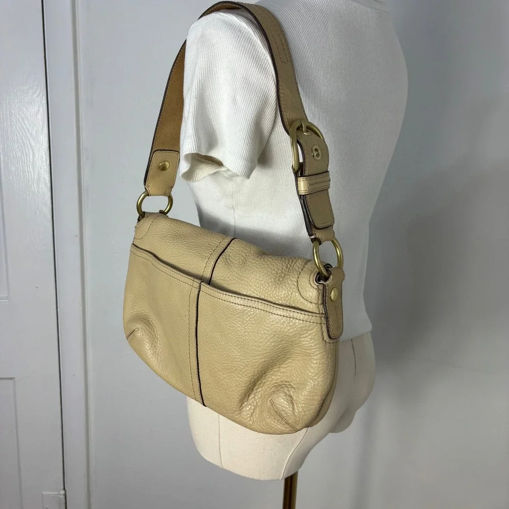 Vtg Coach Soho Beige Pebble Leather Double Pocket Flap Shoulder Bag Buckle 11842 - Picture 7 of 13
